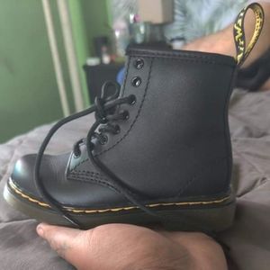 Dr martens TODDLER SIZE 8 all black